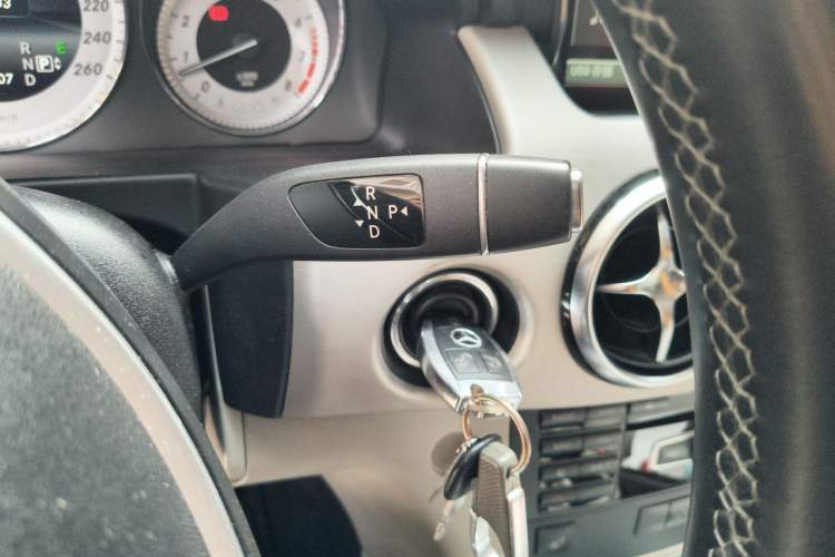 Used Mercedes-Benz GLK-Class 2013 GLK 300 4MATIC Dynamic Edition Gear Lever