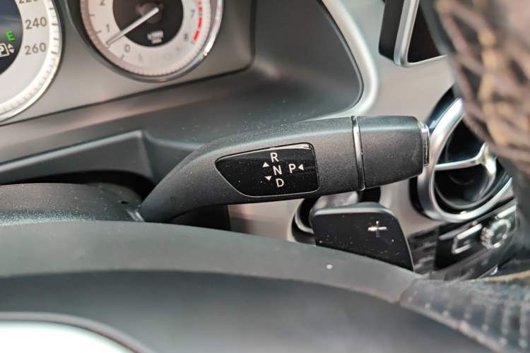 Used Mercedes-Benz GLK-Class 2013 Facelift GLK 300 4MATIC Fashion Edition Gear Lever