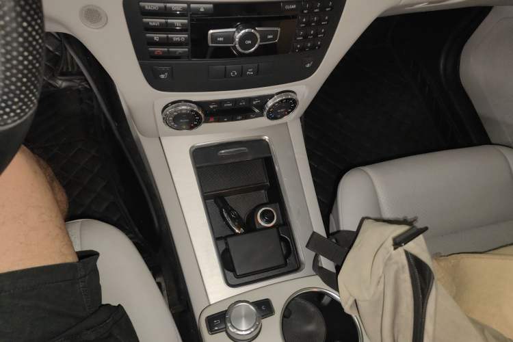 Used Mercedes-Benz GLK-Class 2013 Facelift GLK 300 4MATIC Fashion Edition Gear Lever