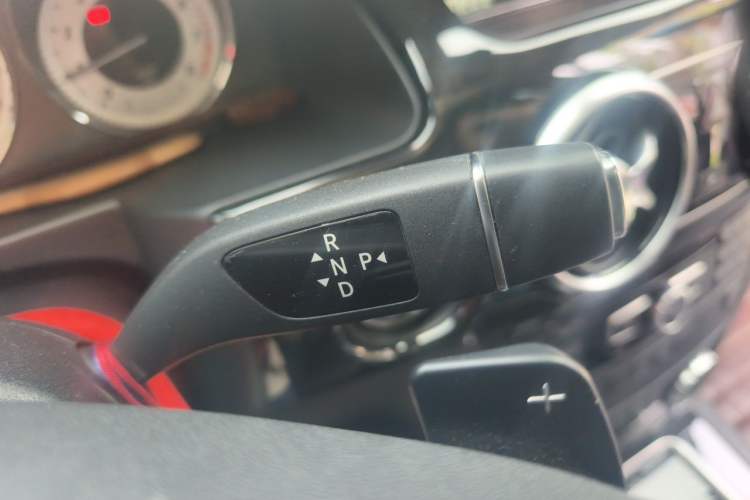 Used Mercedes-Benz GLK-Class 2013 Facelift GLK 300 4MATIC Luxury Edition Gear Lever