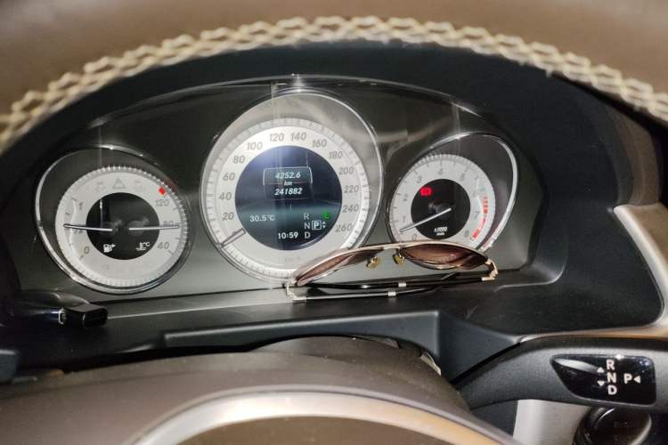 Used Mercedes-Benz GLK-Class 2013 Facelift GLK 300 4MATIC Fashion Edition Instrument Cluster