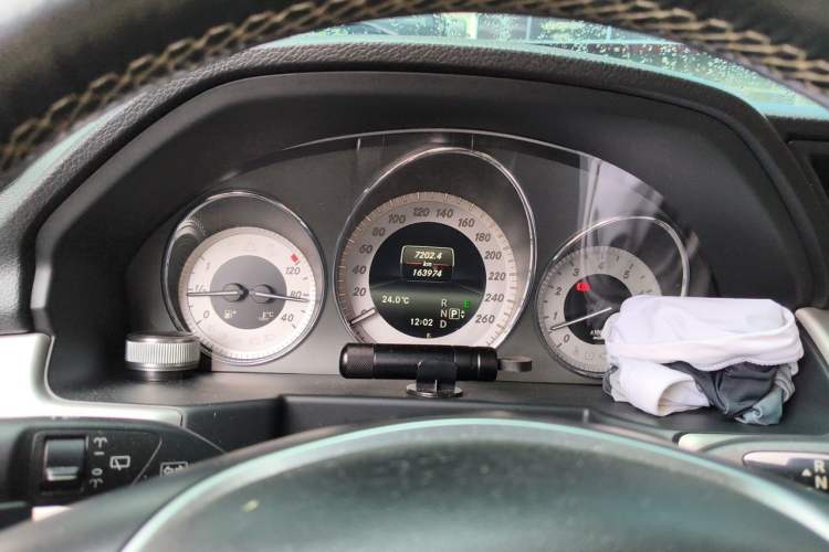 Used Mercedes-Benz GLK-Class 2013 GLK 300 4MATIC Dynamic Sunroof Model Instrument Cluster