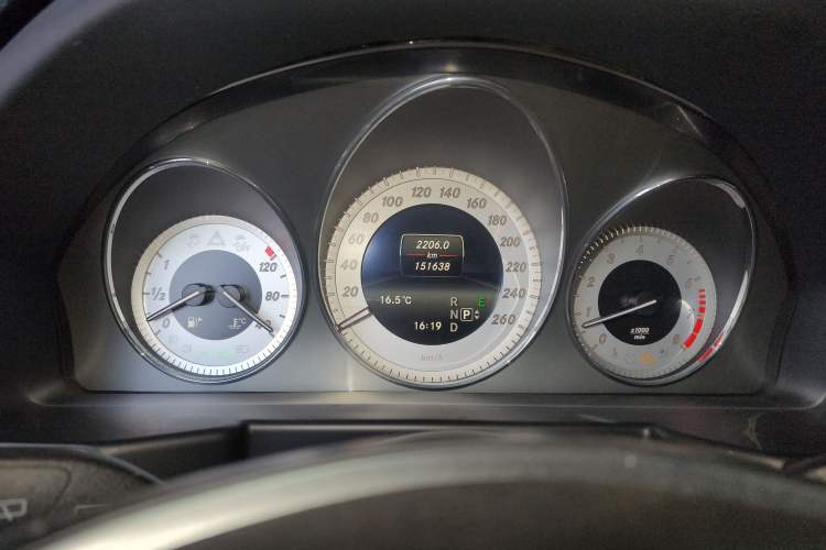 Used Mercedes-Benz GLK-Class 2013 Facelift GLK 300 4MATIC Fashion Edition Instrument Cluster
