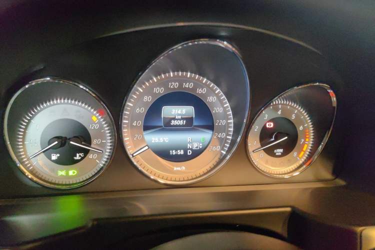 Used Mercedes-Benz GLK-Class 2013 Facelift GLK 300 4MATIC Fashion Edition Instrument Cluster