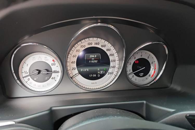 Used Mercedes-Benz GLK-Class 2013 Facelift GLK 300 4MATIC Fashion Edition Instrument Cluster