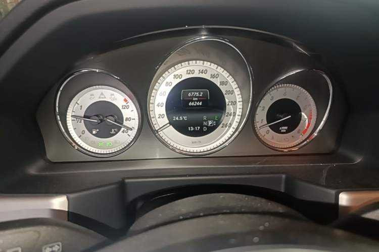 Used Mercedes-Benz GLK-Class 2013 GLK 300 4MATIC Dynamic Sunroof Model Instrument Cluster