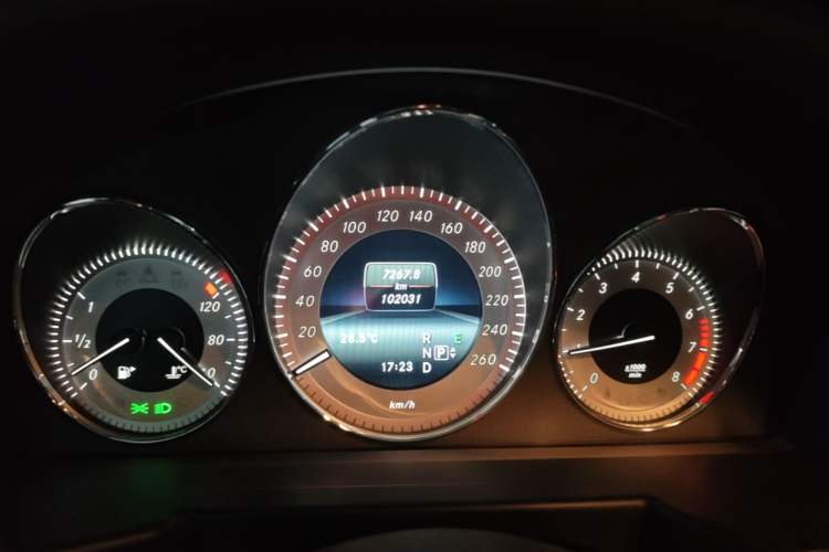 Used Mercedes-Benz GLK-Class 2013 GLK 300 4MATIC Luxury Model Instrument Cluster