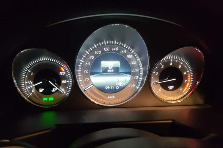 Used Mercedes-Benz GLK-Class 2013 GLK 300 4MATIC Dynamic Sunroof Model Instrument Cluster