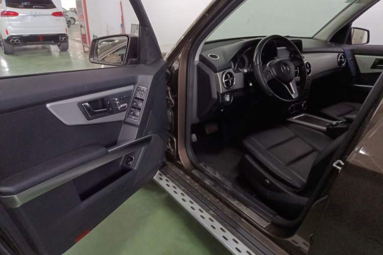 Used Mercedes-Benz GLK-Class 2013 Facelift GLK 300 4MATIC Fashion Edition Interior 2