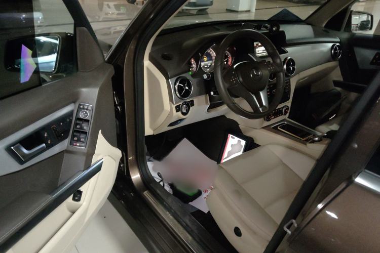 Used Mercedes-Benz GLK-Class 2013 GLK 300 4MATIC Dynamic Sunroof Model Interior 3
