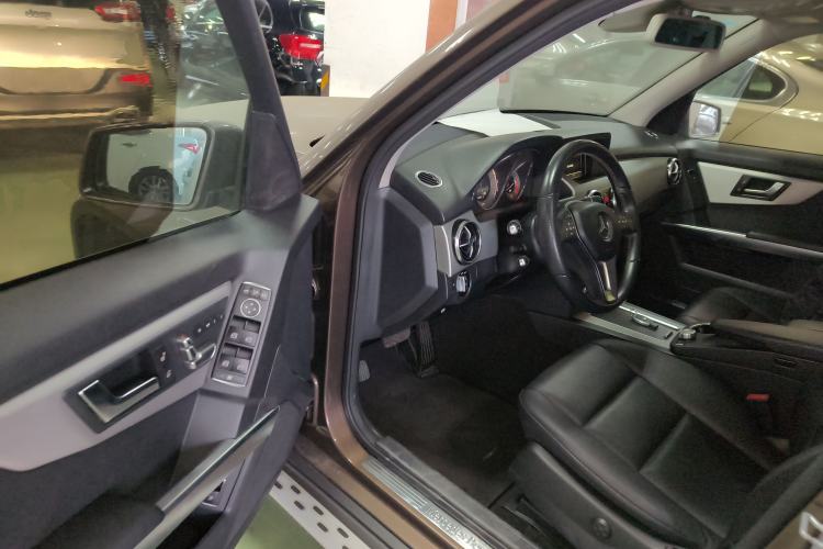 Used Mercedes-Benz GLK-Class 2013 Facelift GLK 300 4MATIC Fashion Edition Interior 3