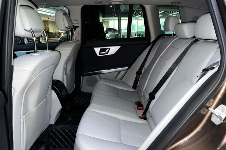 Used Mercedes-Benz GLK-Class 2013 Facelift GLK 300 4MATIC Fashion Edition Interior 3