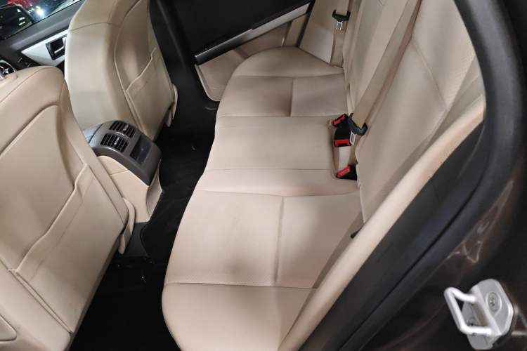 Used Mercedes-Benz GLK-Class 2013 GLK 300 4MATIC Dynamic Sunroof Model Interior 4