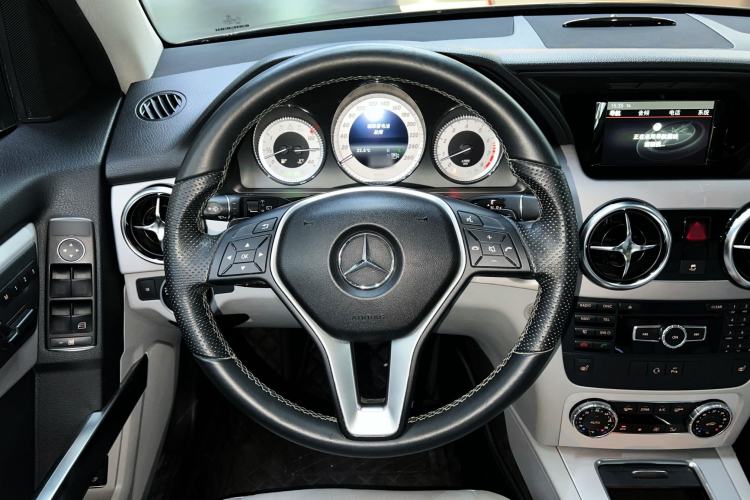 Used Mercedes-Benz GLK-Class 2013 Facelift GLK 300 4MATIC Fashion Edition Interior 5