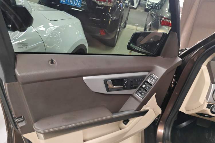 Used Mercedes-Benz GLK-Class 2013 GLK 300 4MATIC Dynamic Sunroof Model Interior 7