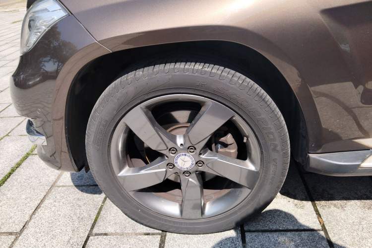 Used Mercedes-Benz GLK-Class 2013 Facelift GLK 300 4MATIC Fashion Edition Left Front Wheel Hub