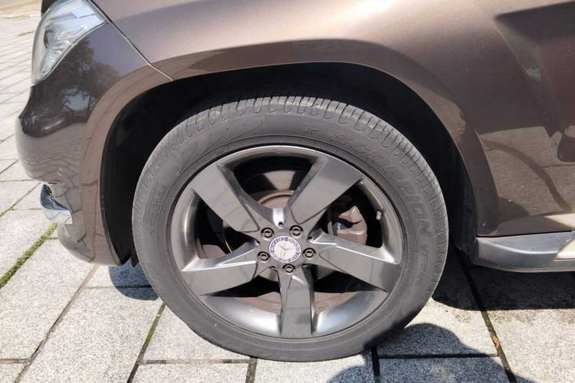 Used Mercedes-Benz GLK-Class 2013 Facelift GLK 300 4MATIC Fashion Edition Left Front Wheel Hub