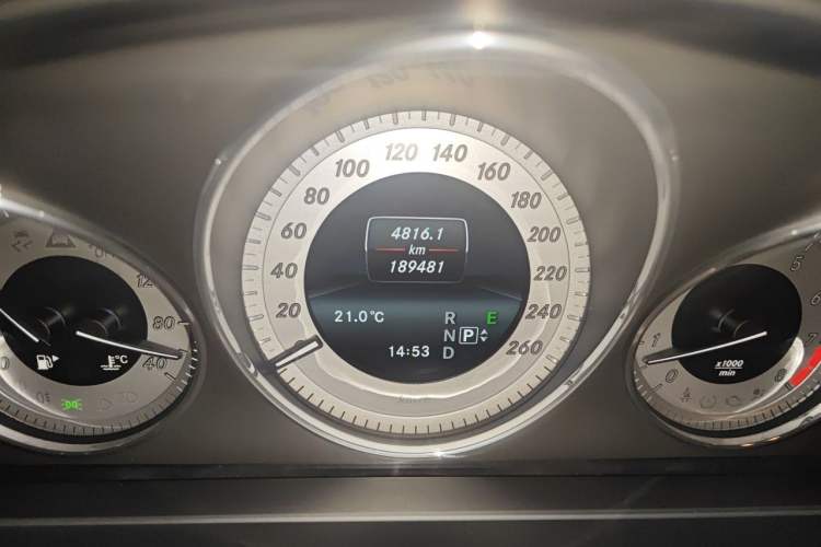 Used Mercedes-Benz GLK-Class 2013 GLK 300 4MATIC Dynamic Sunroof Model Odometer Close Up