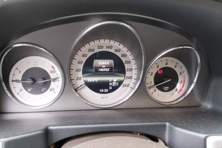 Used Mercedes-Benz GLK-Class 2013 GLK 300 4MATIC Fashion Model Odometer Close Up