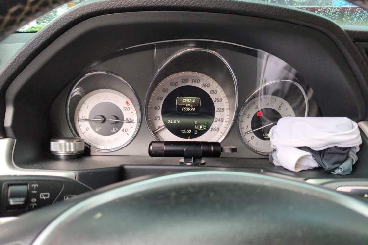 Used Mercedes-Benz GLK-Class 2013 GLK 300 4MATIC Dynamic Sunroof Model Odometer Close Up