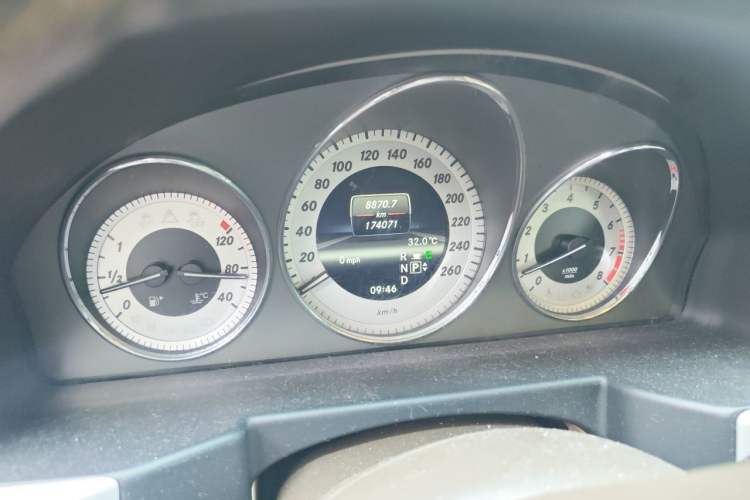 Used Mercedes-Benz GLK-Class 2013 GLK 300 4MATIC Fashion Model Odometer Close Up