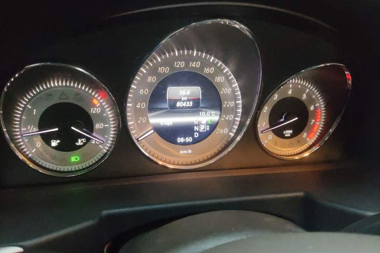 Used Mercedes-Benz GLK-Class 2013 GLK 300 4MATIC Fashion Model Odometer Close Up