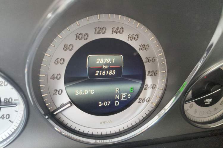 Used Mercedes-Benz GLK-Class 2013 GLK 300 4MATIC Dynamic Edition Odometer Close Up