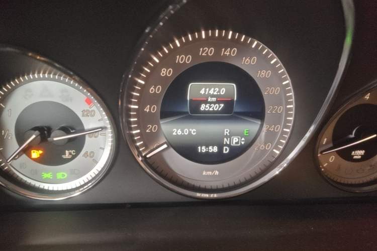 Used Mercedes-Benz GLK-Class 2013 GLK 300 4MATIC Dynamic Sunroof Model Odometer Close Up
