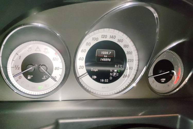 Used Mercedes-Benz GLK-Class 2013 GLK 300 4MATIC Fashion Model Odometer Close Up