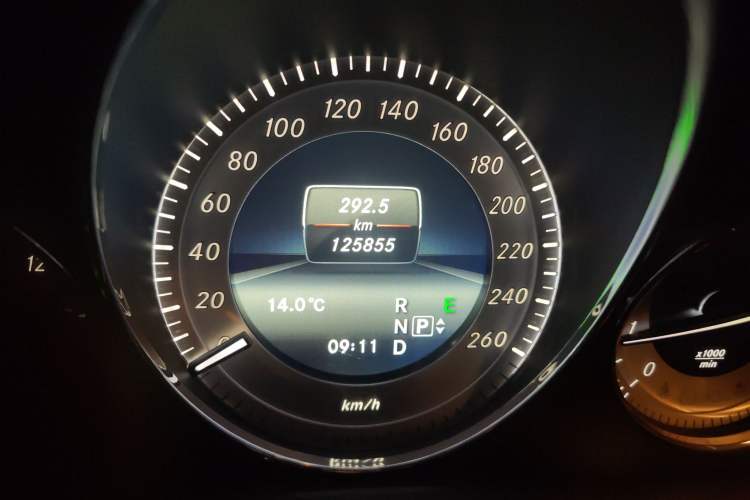 Used Mercedes-Benz GLK-Class 2013 GLK 300 4MATIC Dynamic Sunroof Model Odometer Close Up