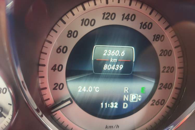 Used Mercedes-Benz GLK-Class 2013 Facelift GLK 300 4MATIC Luxury Edition Odometer Close Up