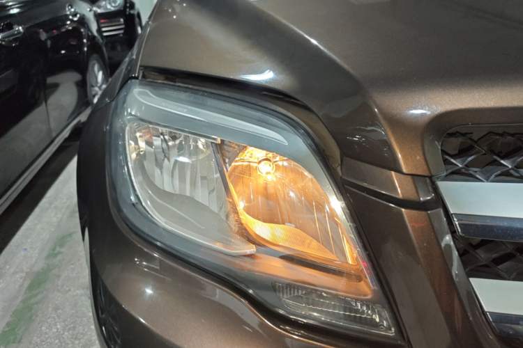 Used Mercedes-Benz GLK-Class 2013 GLK 300 4MATIC Luxury Model Right Front Headlight