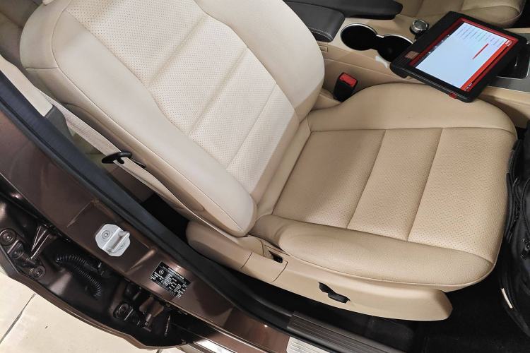 Used Mercedes-Benz GLK-Class 2013 GLK 300 4MATIC Dynamic Sunroof Model Right Front Seat