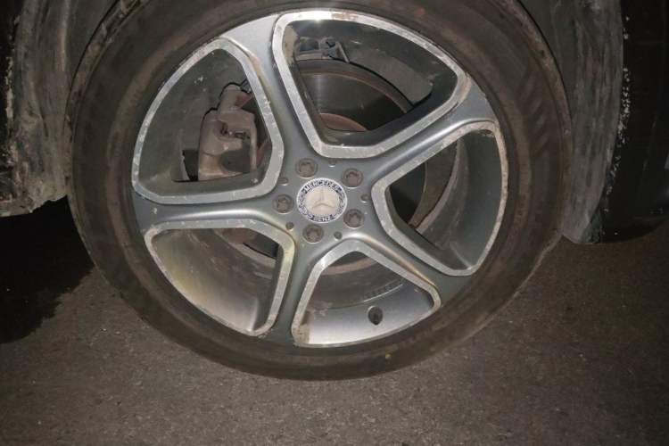 Used Mercedes-Benz GLK-Class 2013 GLK 300 4MATIC Luxury Model Right Front Wheel Hub