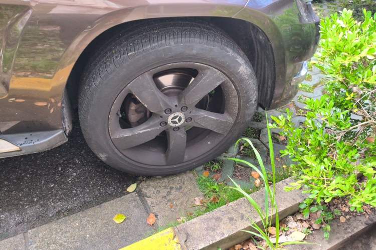 Used Mercedes-Benz GLK-Class 2013 GLK 300 4MATIC Dynamic Sunroof Model Right Front Wheel Hub
