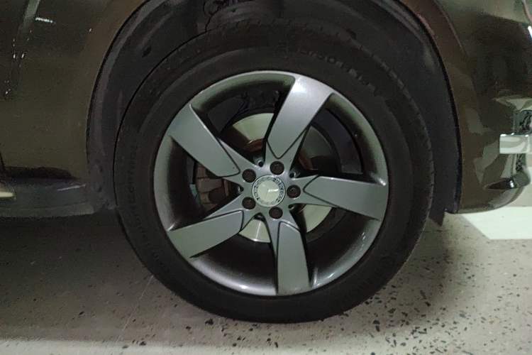 Used Mercedes-Benz GLK-Class 2013 GLK 300 4MATIC Dynamic Sunroof Model Right Front Wheel Hub