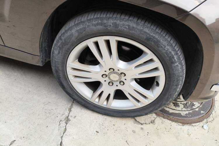 Used Mercedes-Benz GLK-Class 2013 GLK 300 4MATIC Dynamic Edition Right Front Wheel Hub