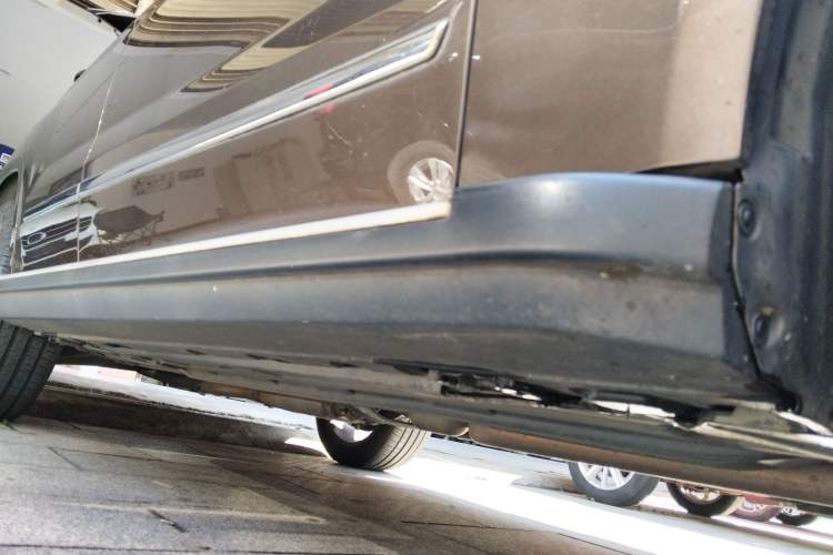 Used Mercedes-Benz GLK-Class 2013 Facelift GLK 300 4MATIC Fashion Edition Right Side Sill