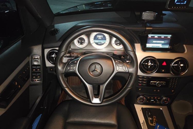 Used Mercedes-Benz GLK-Class 2013 GLK 300 4MATIC Dynamic Sunroof Model Steering Wheel