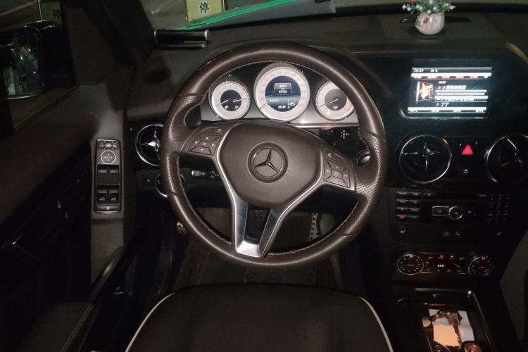 Used Mercedes-Benz GLK-Class 2013 GLK 300 4MATIC Luxury Model Steering Wheel