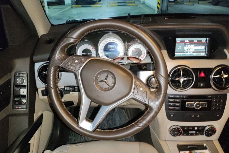 Used Mercedes-Benz GLK-Class 2013 Facelift GLK 300 4MATIC Fashion Edition Steering Wheel