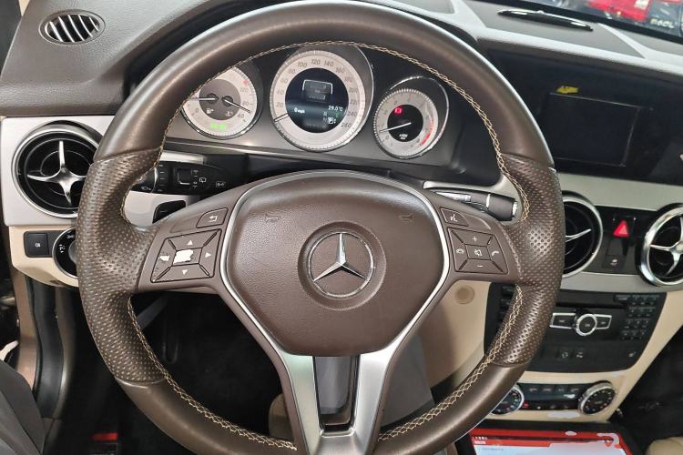 Used Mercedes-Benz GLK-Class 2013 GLK 300 4MATIC Dynamic Sunroof Model Steering Wheel