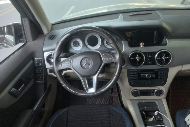 Used Mercedes-Benz GLK-Class 2013 Facelift GLK 300 4MATIC Fashion Edition Steering Wheel