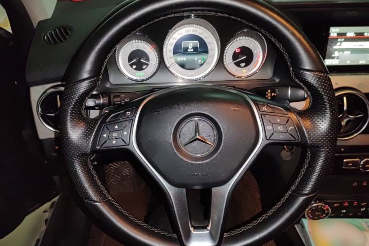 Used Mercedes-Benz GLK-Class 2013 GLK 300 4MATIC Dynamic Sunroof Model Steering Wheel