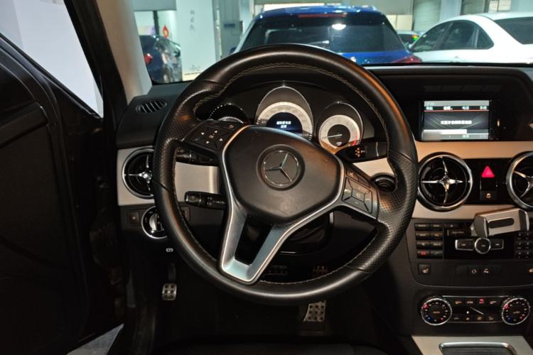 Used Mercedes-Benz GLK-Class 2013 GLK 300 4MATIC Luxury Model Steering Wheel