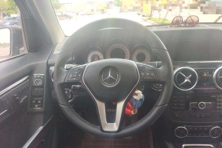 Used Mercedes-Benz GLK-Class 2013 Facelift GLK 300 4MATIC Luxury Edition Steering Wheel