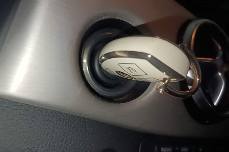 Used Mercedes-Benz GLK-Class 2013 GLK 300 4MATIC Dynamic Sunroof Model Vehicle Key
