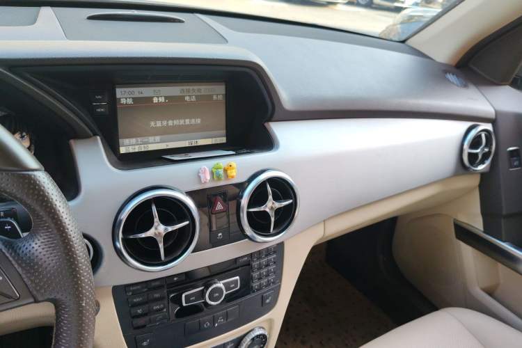 Used Mercedes-Benz GLK-Class 2013 GLK 300 4MATIC Dynamic Edition Audio And AC Panel
