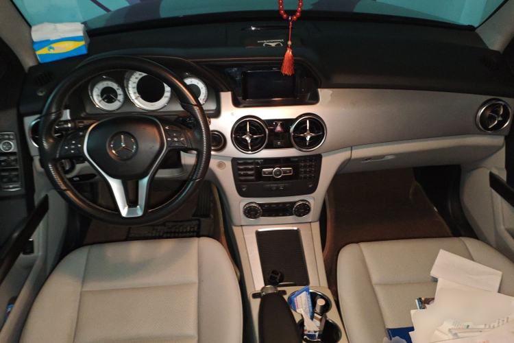 Used Mercedes-Benz GLK-Class 2013 GLK 300 4MATIC Dynamic Sunroof Model Center Console
