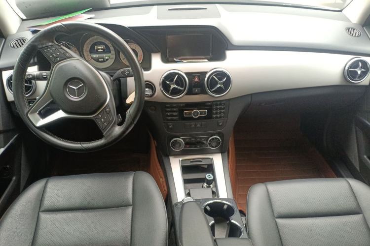 Used Mercedes-Benz GLK-Class 2013 GLK 300 4MATIC Dynamic Sunroof Model Center Console